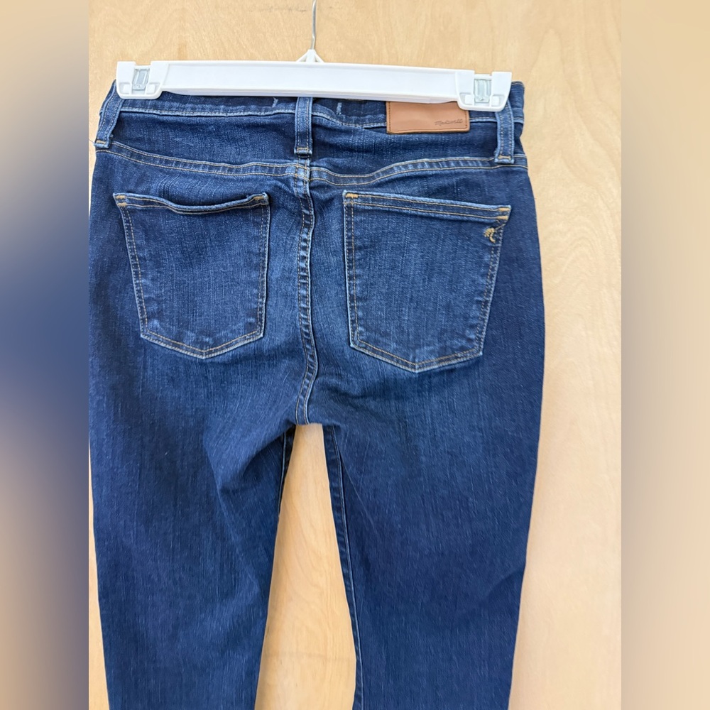 The Madewell 9" Mid-Rise Skinny Jeans in Hayes Wash: Button-Front Edition - Picture 11 of 16